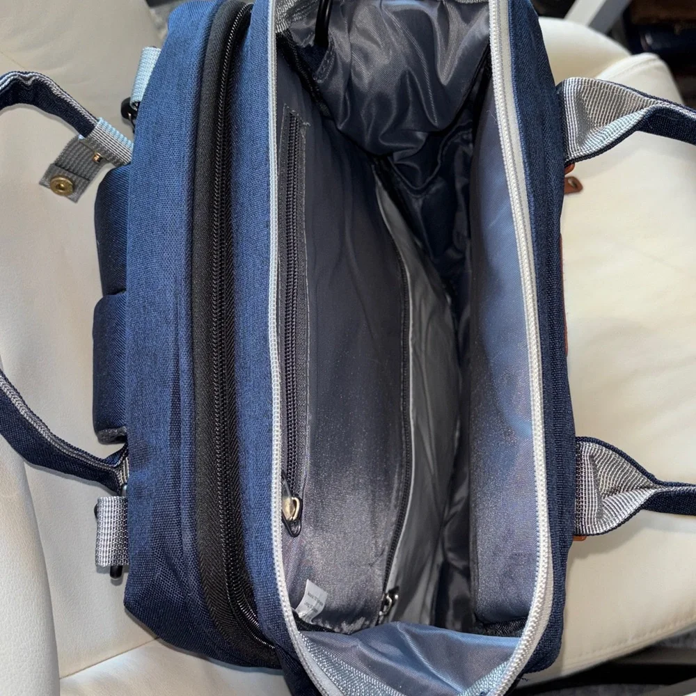 NWOT GOOD MUM Multifunctional Diaper Bag. The bag has a quilted front p